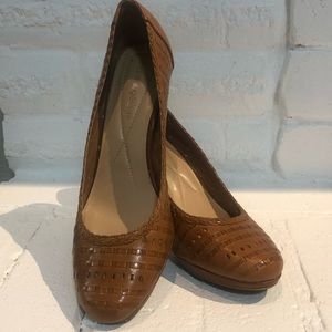 Andrew Geller tan Girly Platform Pump